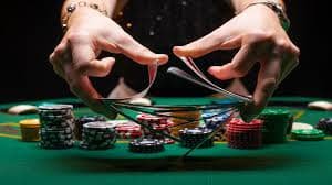 Antarmuka aplikasi mobile sobat 777 menampilkan meja live dealer blackjack dengan studio multi-kamera dan opsi pembayaran DANA
